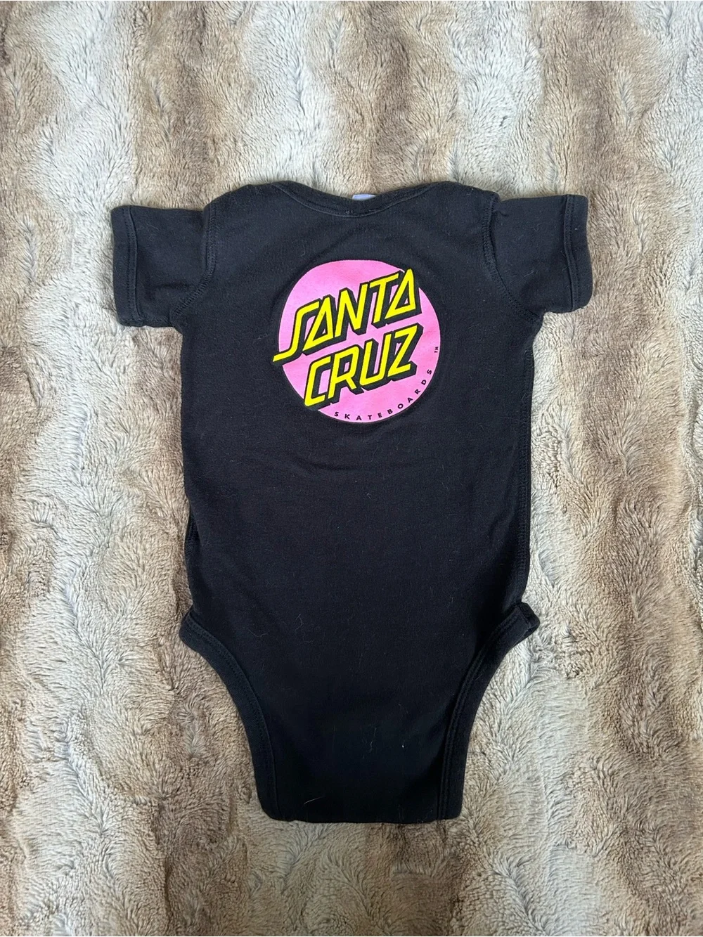 Santa Cruz Skateboards Black & Pink Baby One-Piece Bodysuit 12 MOS